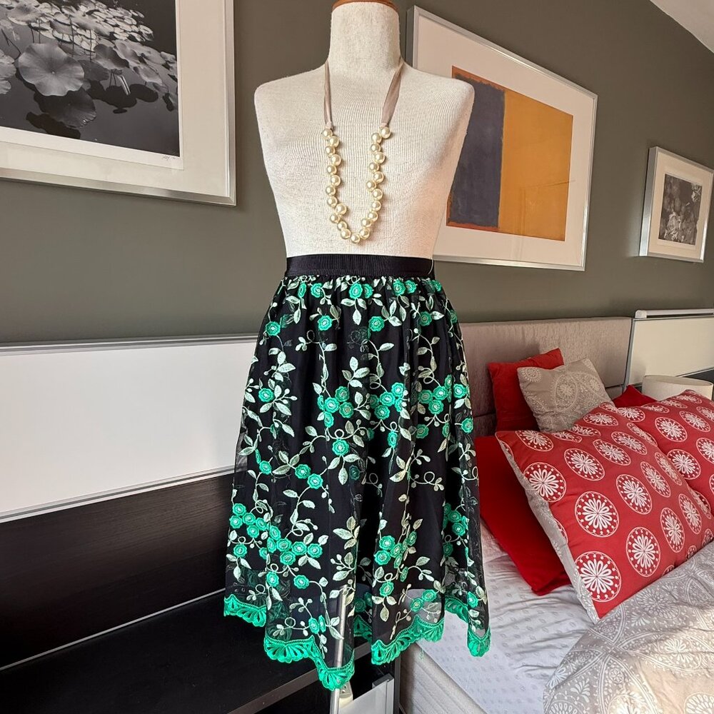 * Erin Fetherston Embroidered Scalloped Hem Skirt Party Cocktails XS   - O2429